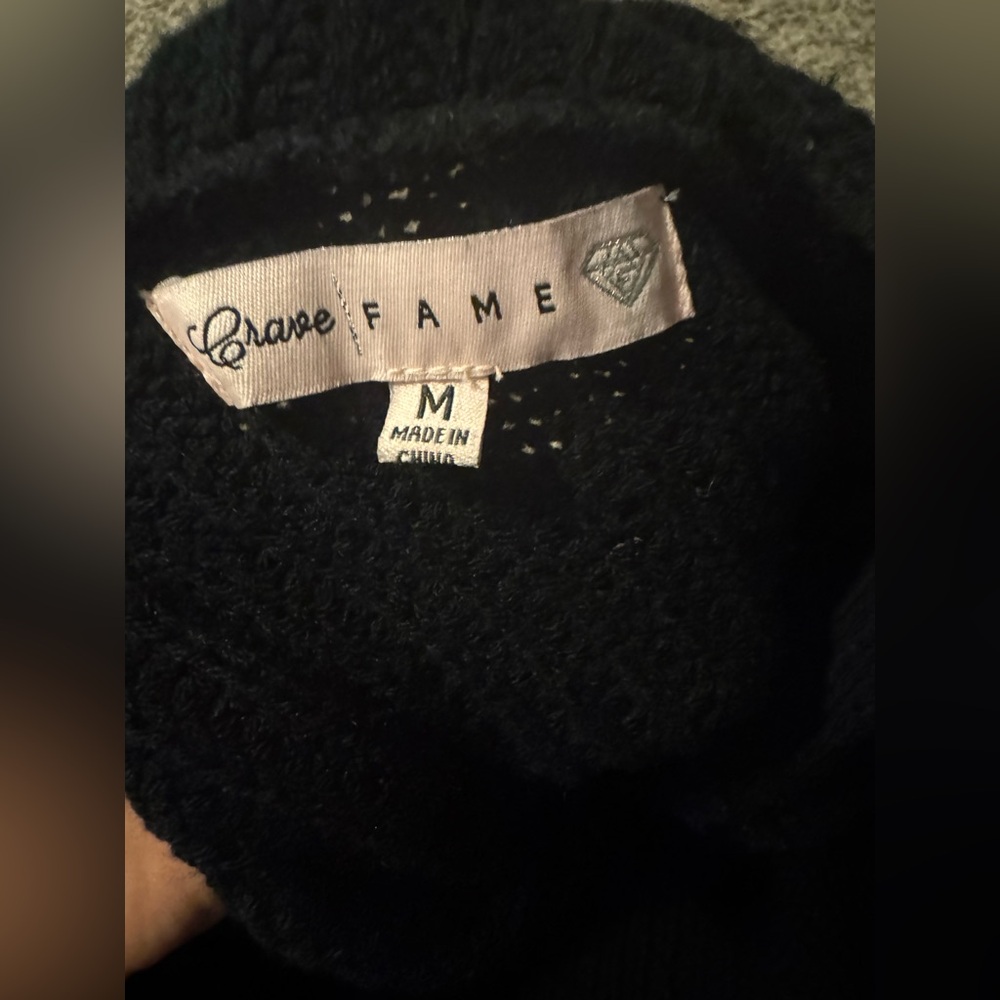Black Women's Sweater. Crop top style - Picture 5 of 5